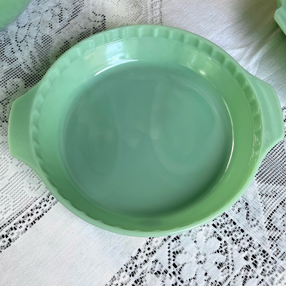 Fire king jadeite 2000 pie plate